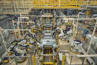 透過(guò)聯(lián)想兩大樣板工程，解析5G全連接工廠(chǎng)建設(shè)指南